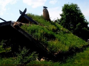 EARTHMOTHER DWELLINGS: A house made of straw