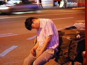 Man sleeping - How to deal with drowsiness while meditating