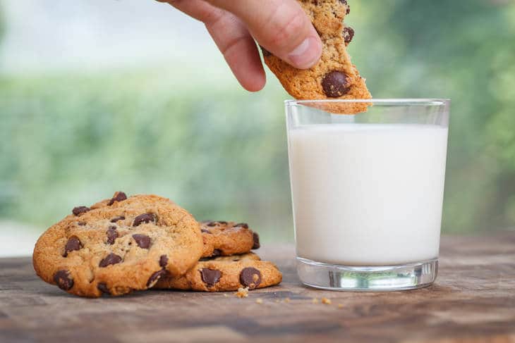 Half cookie and milk - 9 principles of mindful eating