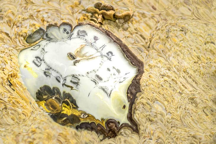 Distorted pocket watch - Timeless awareness