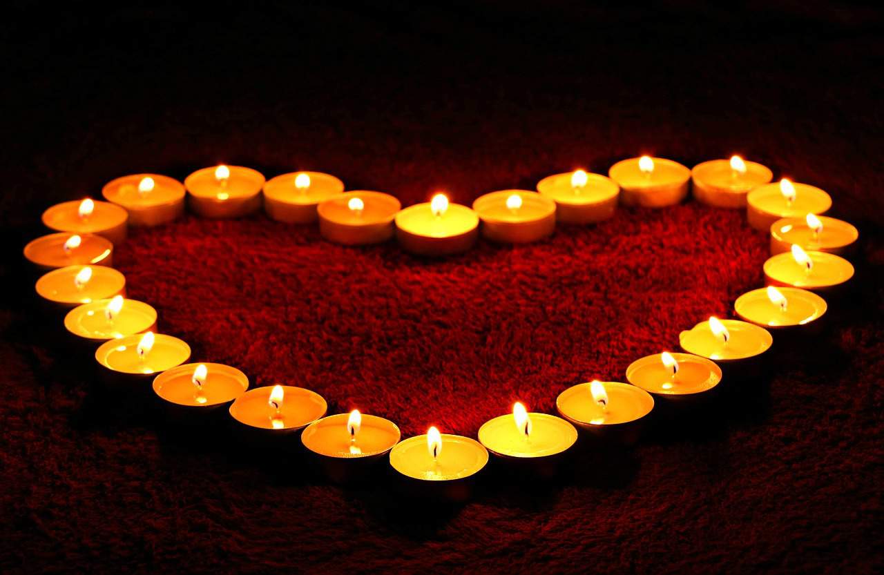 Candles arranged in heart shape on red carpet - I'm sorry and I love you