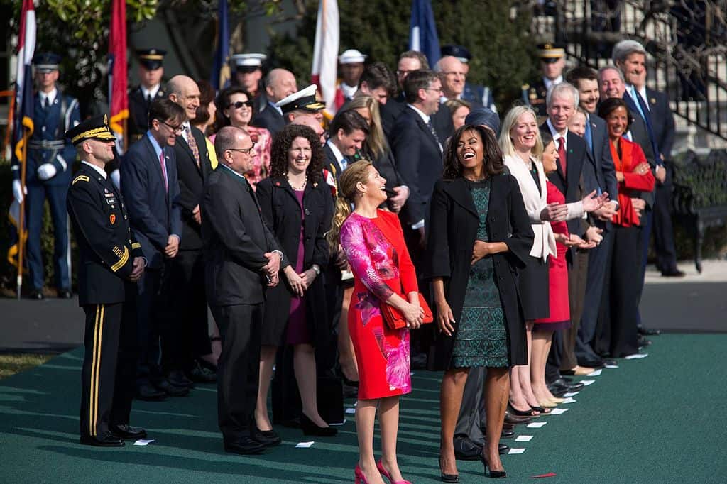 Sophie Gregoire-Trudeau and Michelle Obama laugh together as other politicians stand by - Love and the world