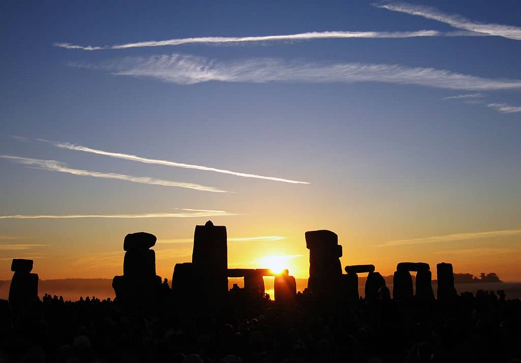 Sunrise at England's Stonehenge - Power places and the master builders of antiquity