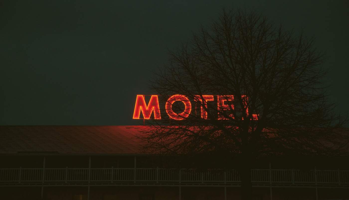 FINDING COMMUNITY A night at the Seven Eleven3