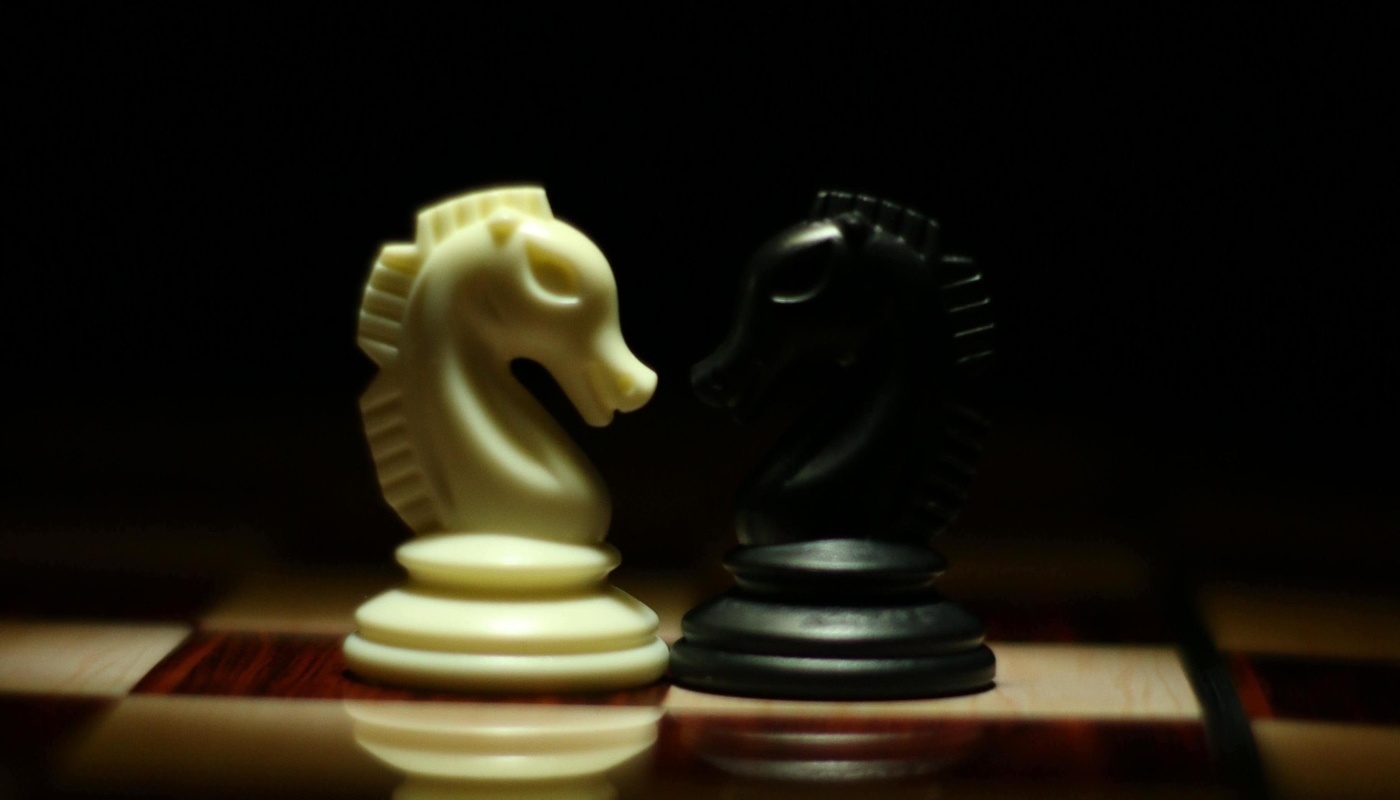 black and white chess pieces