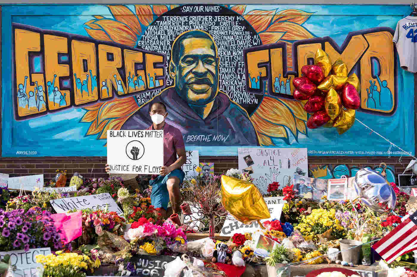 George Floyd mural in Chicago