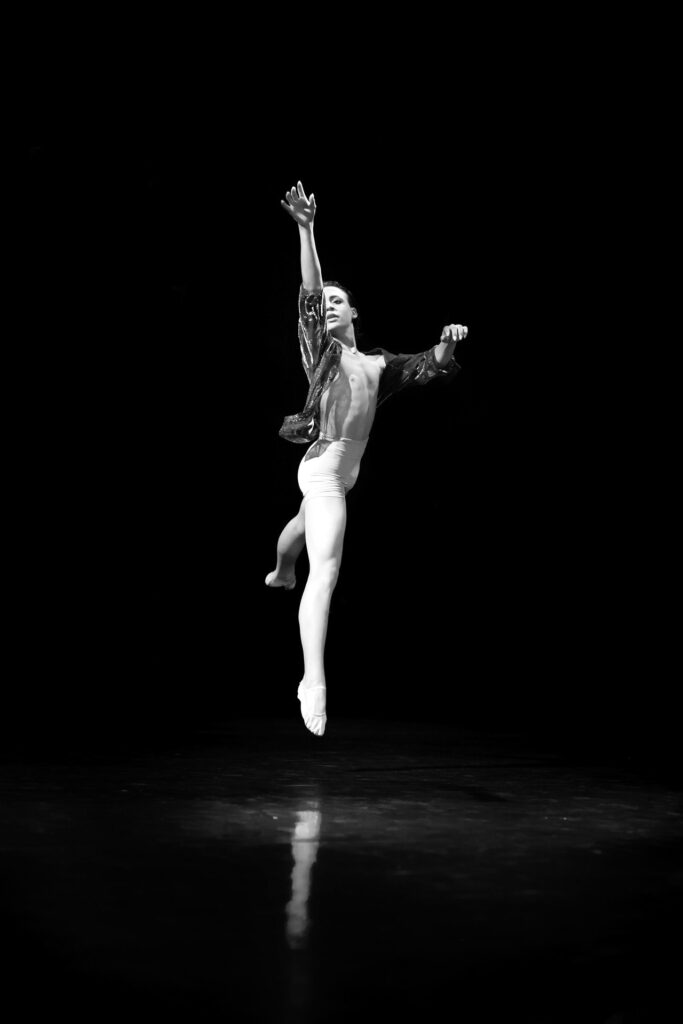 JUMPING FOR JOY The journey of a male dancer from first plie to total hip replacement4
