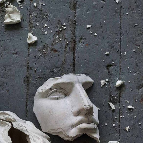 clay face mask shattered