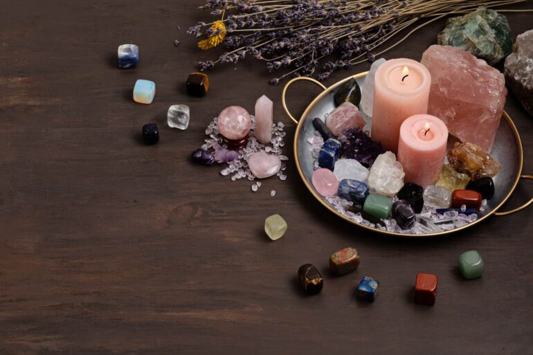 ALTARS, ANGELS AND SIGILS: Learn to work with these resources to achieve financial abundance 52 Altar table with candles, crystals and dried flowers - Altars, Angels and Magic Mirrors: Can These Bring You Wealth?