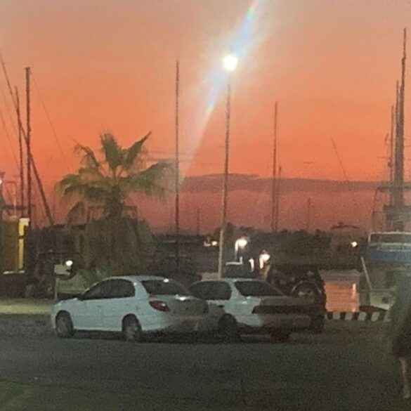 La Paz at sunset - PURGATORIO: A sumptuous meal and a nauseous night in La Paz