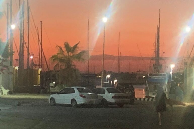 La Paz at sunset - PURGATORIO: A sumptuous meal and a nauseous night in La Paz