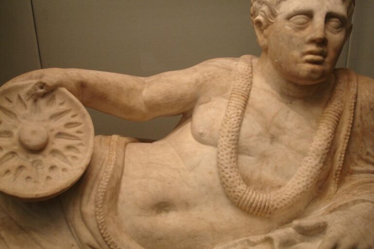 Statue of a Roman hedonist - HEDONISM VS. STOICISM: Are the 2 philosophies compatible?