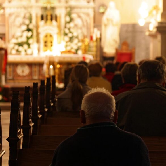 People praying in church pews - Life Lived Well: A Journey to a Broad Spiritual Perspective