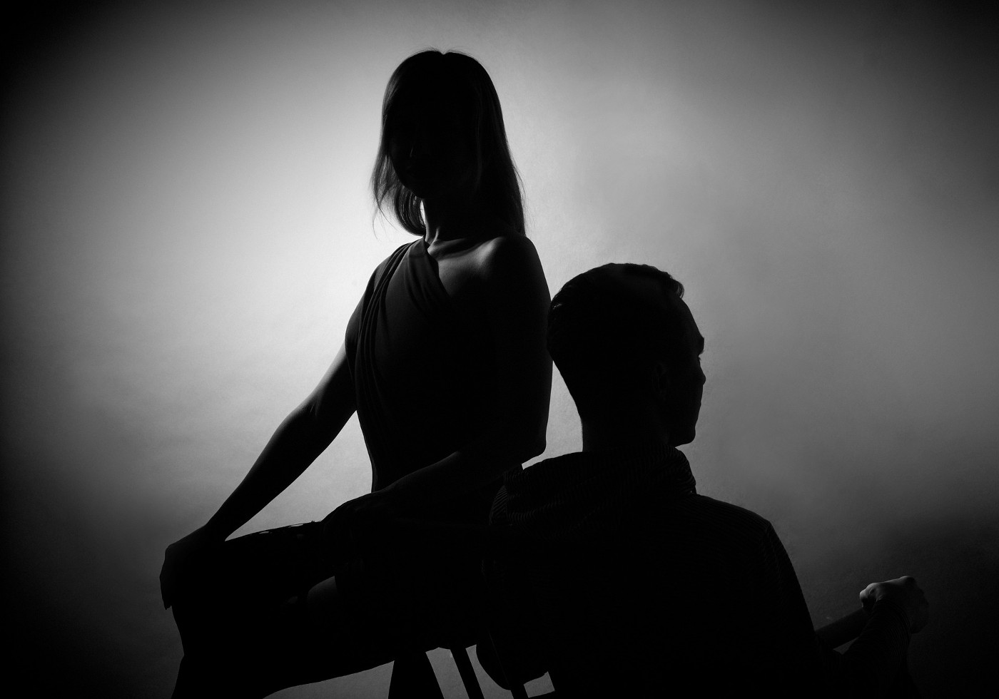 YOUR ATTACHMENT STYLE: Are you anxious, avoidant or secure in relationships? 13 Silhouette of couple having disagreement